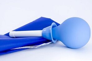 清洁灌肠以清除体内寄生虫